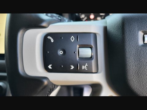 Land Rover Defender HSE MHEV 22