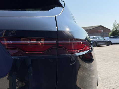 Jaguar F-Pace 2.0 D200 MHEV R-Dynamic HSE SUV 5dr Diesel Auto AWD Euro 6 (s/s) (204 ps) 17