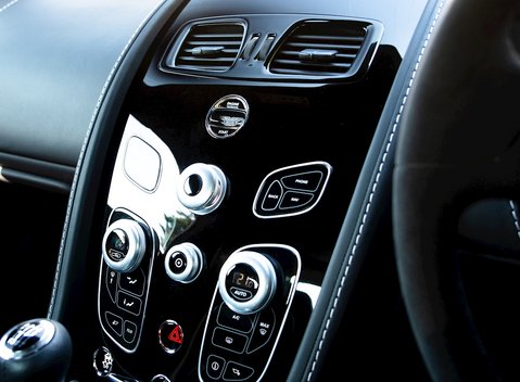 Aston Martin V12 Vantage S Roadster 19