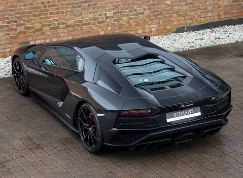 Lamborghini Aventador S LP740-4 11