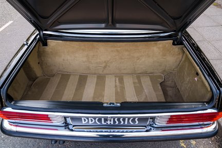 Mercedes-Benz SL Series 380 SL 26