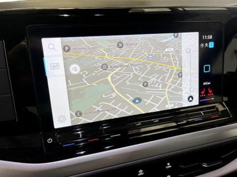Volkswagen Multivan 1.4 TSI 13kWh Life MPV 5dr Petrol Plug-in Hybrid DSG Euro 6 (s/s) (218 ps) 16