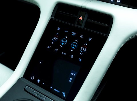 Porsche Taycan Turbo S Cross Turismo 20