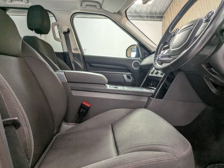 Land Rover Discovery 2.0 Discovery S SD4 Auto 4WD 5dr 30