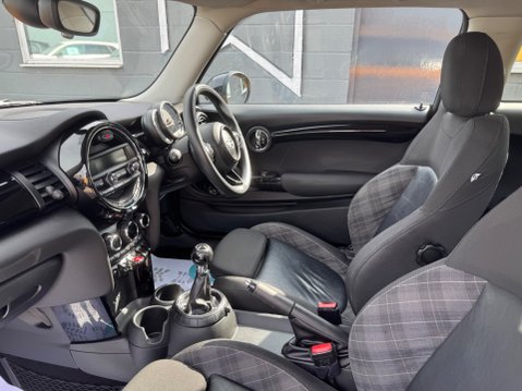 Mini Hatch 1.5 Cooper Euro 6 (s/s) 3dr 39