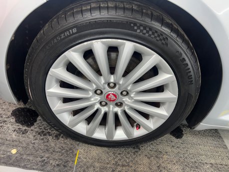 Jaguar XF D LUXURY 25