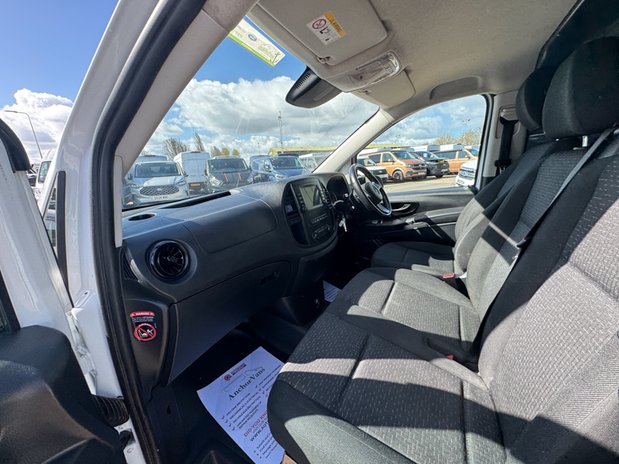 Mercedes-Benz Vito AUTO LWB L2H1 Low Roof Progressive 114 Rev Cam Nav EURO 6 12