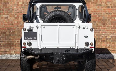 Land Rover Defender 90 Bowler Edition 5