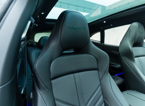 Aston Martin DBX 707 12