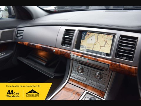 Jaguar XF 3.0 XF Premium Luxury V6 Auto 4dr 61