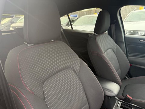 Ford Focus 1.0T EcoBoost ST-Line Euro 6 (s/s) 5dr 25