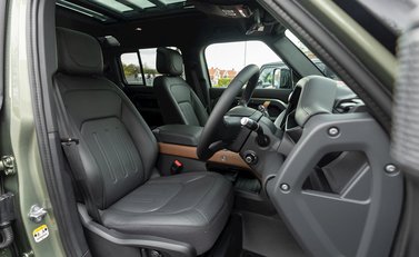 Land Rover Defender 110 X P400 12