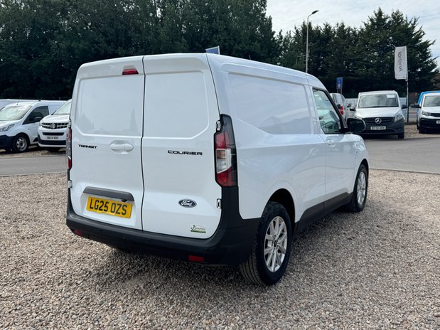 Ford Transit Courier Petrol SWB L1H1 Low Roof Limited Air Con Alloys Nav Sensors EURO 6 6