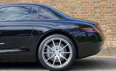 Mercedes-Benz SLS AMG 8