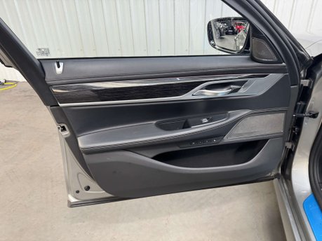 BMW 7 Series 4.4 750i M Sport xDrive Auto 4WD 4dr 55