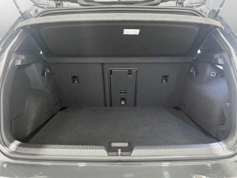 Volkswagen Golf 1.5 eTSI MHEV R-Line Hatchback 5dr Petrol Hybrid DSG Euro 6 (s/s) (150 ps) 21