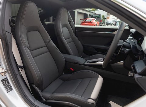 Porsche 911 Carrera S (992) 12