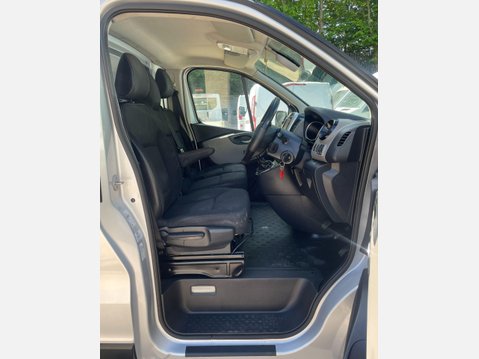 Renault Trafic 1.6 dCi 29 Sport Nav Panel Van 5dr Diesel Manual LWB Standard Roof Euro 6 ( 22