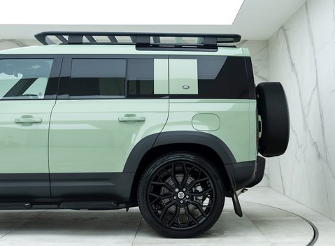 Land Rover Defender 110 75th Anniversary P400e 32