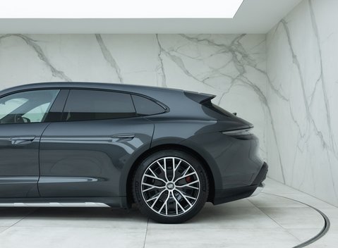 Porsche Taycan 4S Cross Turismo 36