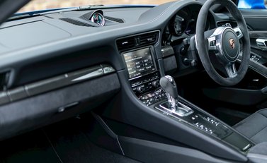 Porsche 911 (991) Carrera GTS 16