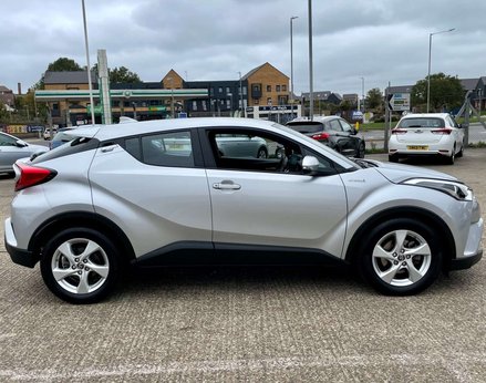 Toyota C-HR 1.8 C-HR Icon HEV CVT 5dr 10