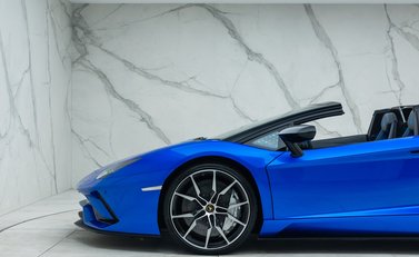 Lamborghini Aventador S LP 740-4 ROADSTER 37