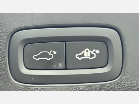 Volvo XC60 2.0 XC60 R-Design Pro T8 Recharge AWD Auto 4WD 5dr 37