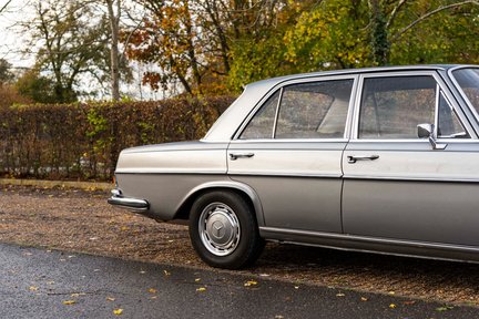 Mercedes-Benz S 280 SE 3.5 Saloon 16