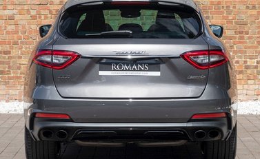 Maserati Levante S GranSport 5