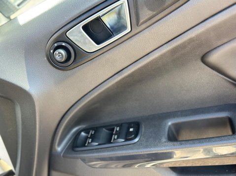 Ford Ecosport 1.0T EcoBoost Titanium 2WD Euro 5 (s/s) 5dr 13