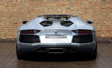 Lamborghini Aventador LP 700-4 Roadster 17