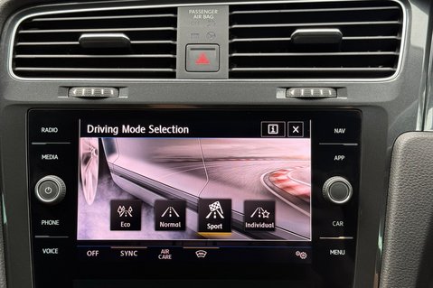Volkswagen Golf MATCH EDITION TSI EVO - CAMERA - APPLE CAR PLAY -HEATED WINDSCREEN  41