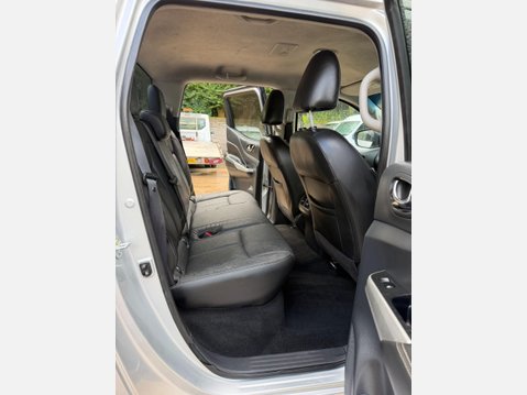 Nissan Navara 2.3 dCi Tekna Pickup Double Cab 4dr Diesel Auto 4WD Euro 6 (190 ps) 34