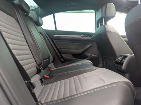 Volkswagen Passat 2.0 Passat R-Line TDI BlueMotion Technology Semi-Auto 4dr 46
