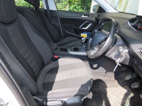 Peugeot 308 BLUE HDI S/S SW ALLURE 10
