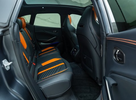 Aston Martin DBX 707 16