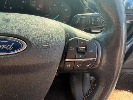 Ford Fiesta TITANIUM 12
