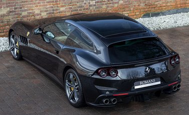 Ferrari GTC4 Lusso 9