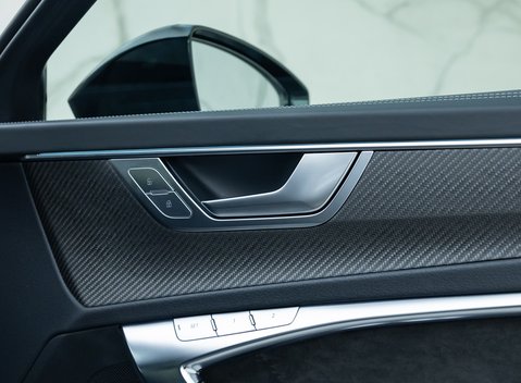 Audi RS6 Avant Carbon Black 24