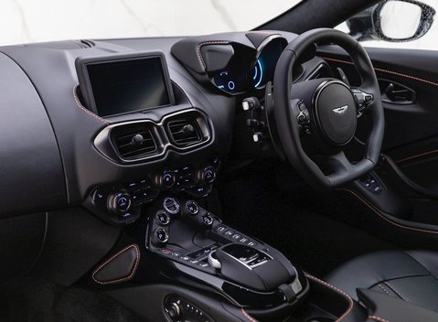 Aston Martin V8 Vantage 13