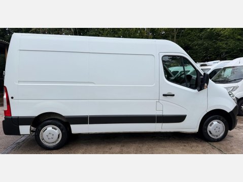 Renault Master 2.3 dCi 33 Business+ Panel Van 5dr Diesel Manual FWD MWB Medium Roof Euro 5 9