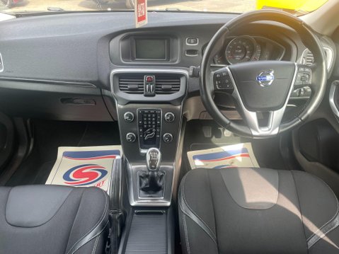 Volvo V40 1.6 D2 SE Euro 5 (s/s) 5dr 17