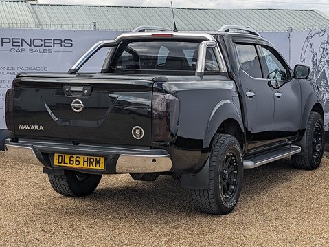 Nissan Navara DCI TEKNA 4X4 SHR DCB 9