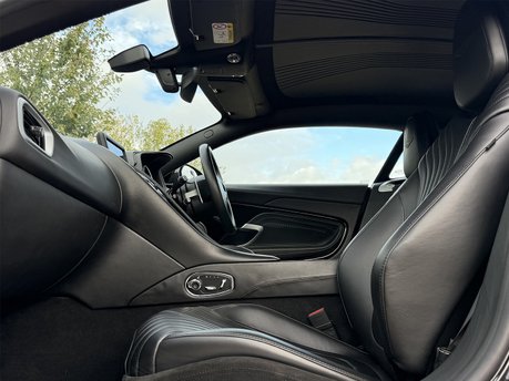 Aston Martin DB11 V8 43