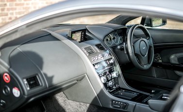 Aston Martin V12 Vantage S 14