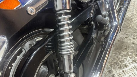 Harley-Davidson Sportster XL 1200 C 2011 ONLY 8K MOT STUNNING CRUISER BIKE 1200CC 36