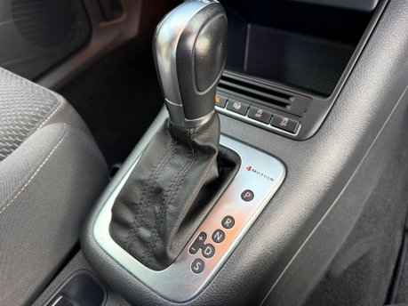 Volkswagen Tiguan 2.0 TDI BlueMotion Tech R-Line SUV 5dr Diesel DSG 4WD Euro 5 (s/s) (177 ps) 18