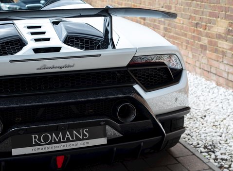 Lamborghini Huracan Spyder LP640-4 Performante 23