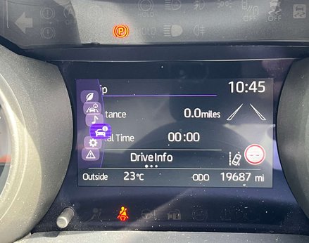Toyota Yaris 1.5 Yaris Design HEV CVT 5dr 27